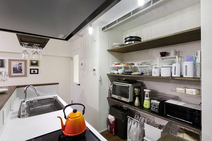 リビングにBARカウンター。大人スタイルの技ありキッチンのリノベーション事例