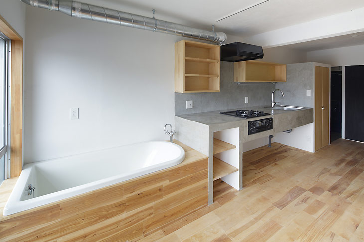 キッチンの横にバスタブが！