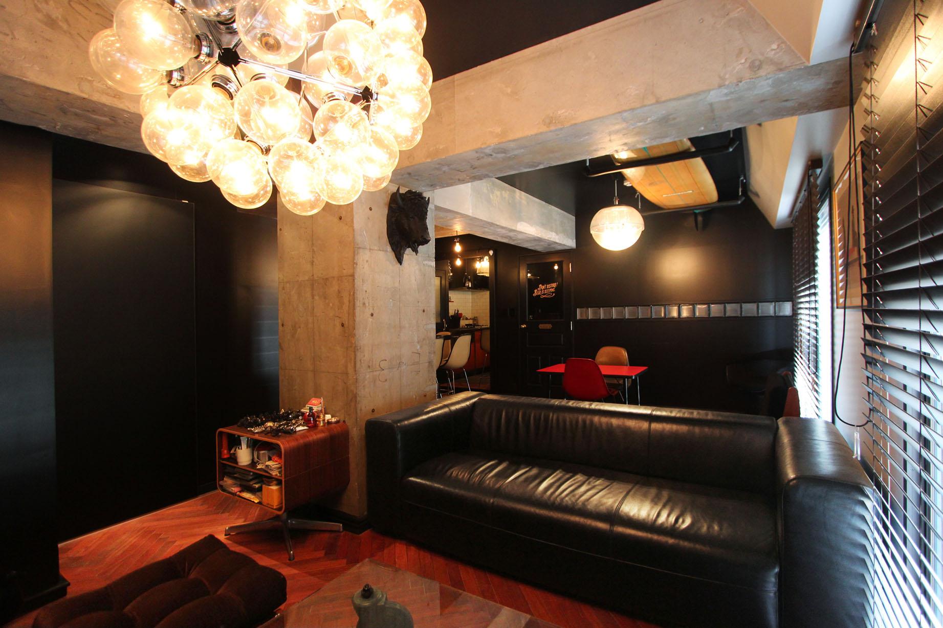 大人に似合う黒の空間のリノベーション事例