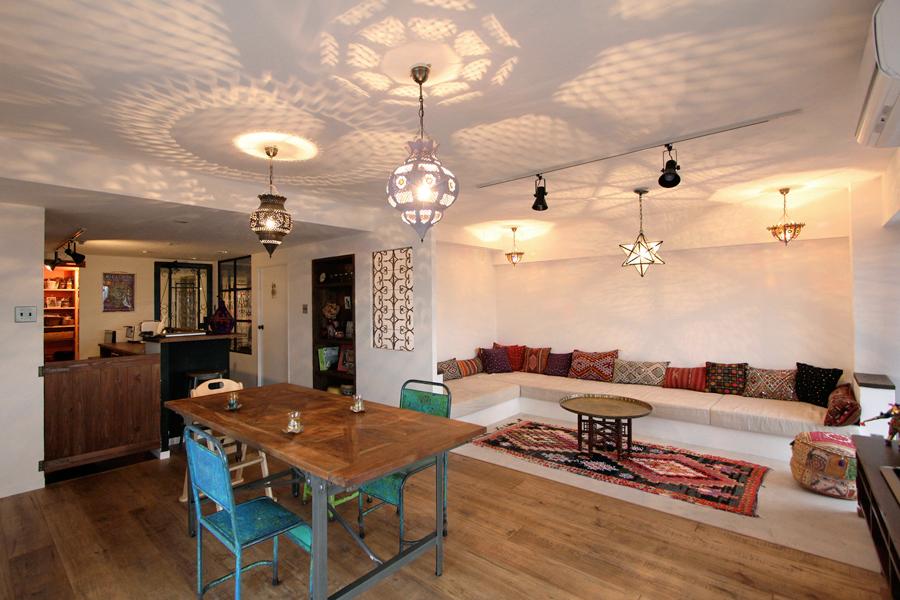 モロッカンテイストのホテルライクなリビングインテリアのリノベーション事例