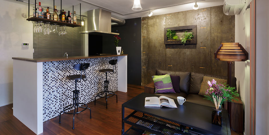 大人なカフェバーを連想させるシックなスタイルのリノベーション事例