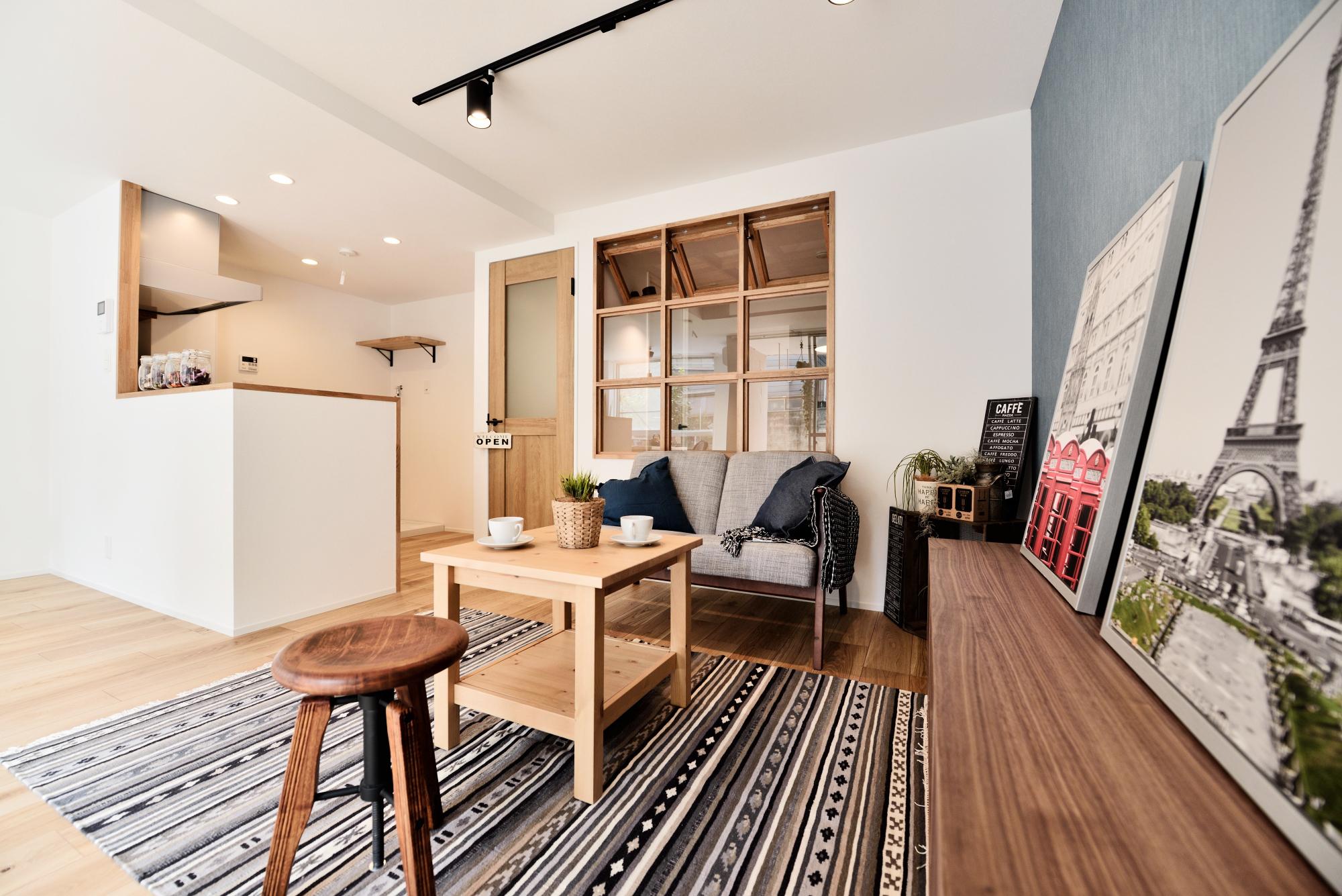 室内窓が明るい雰囲気の印象を与えてくれるのリノベーション事例