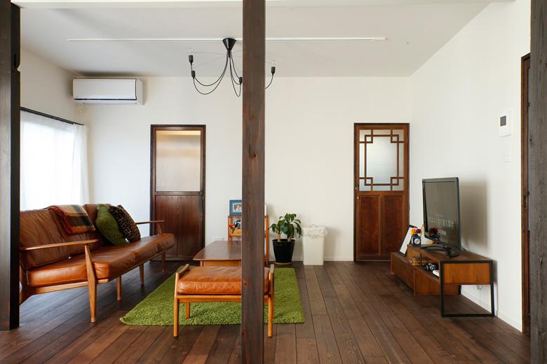 レトロ感が魅力のアンティーク風ドアのリノベーション事例