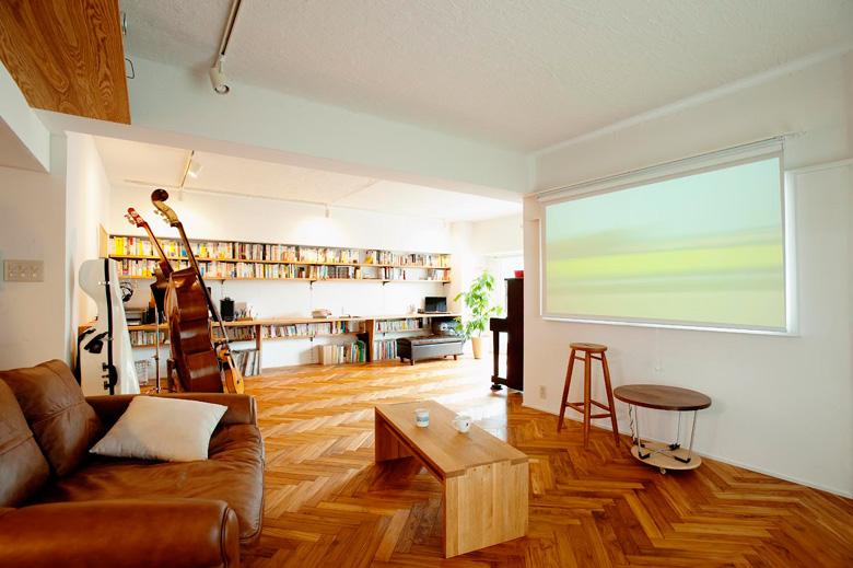 演奏会も、映画鑑賞もできる広々リビングのリノベーション事例