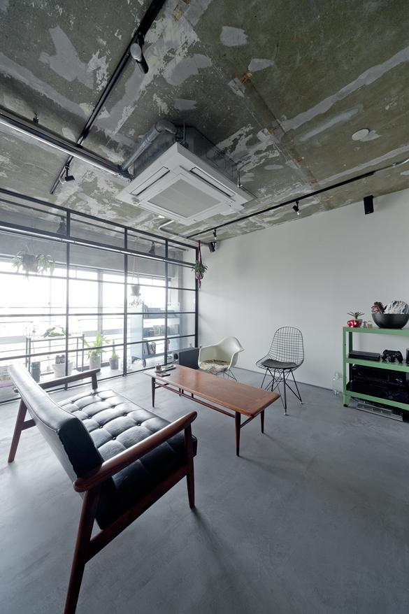 映画のワンシーンのような家で、映画を楽しむのリノベーション事例