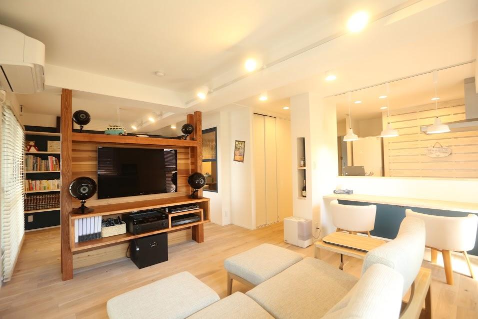 リビングをさりげなく仕切る造作TVボードのリノベーション事例