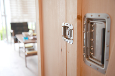 リビングにコンテナを丸ごと運んできたようなWICのリノベーション事例