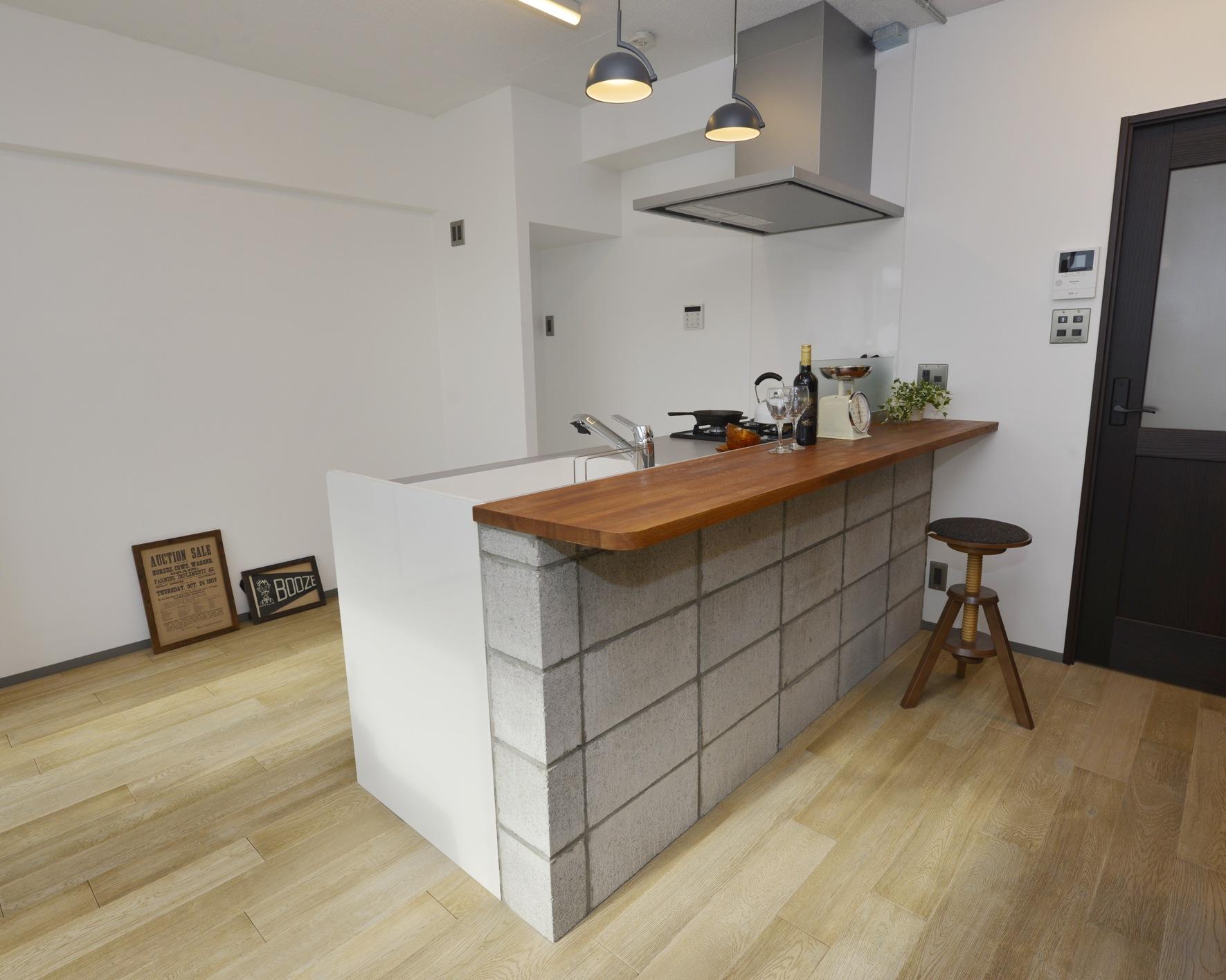 アンティークの家具がヴィンテージ感を引き立たせるインテリアにのリノベーション事例