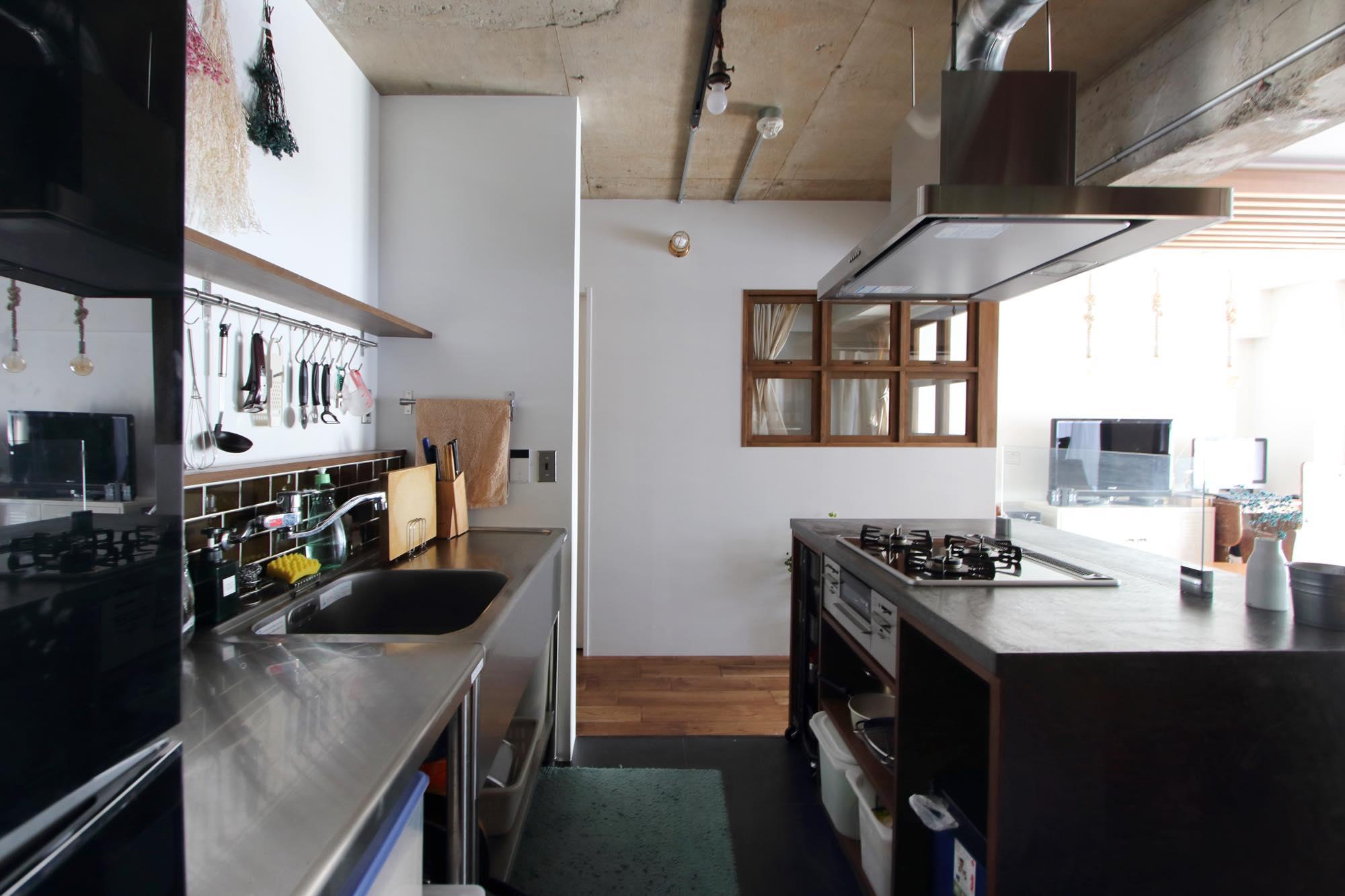 異素材をミックスさせた個性的なリノベーションスタイルのリノベーション事例