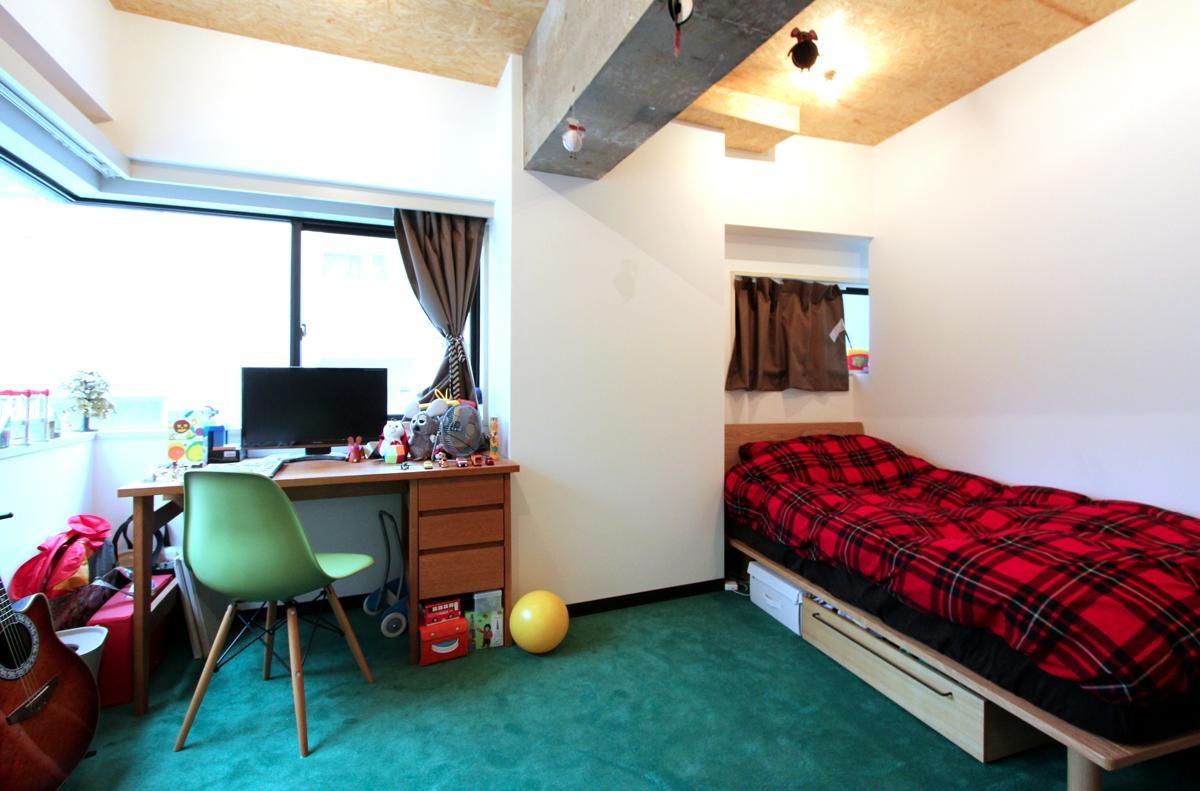 モルタルを使ったキッチンが空間に溶け込むのリノベーション事例