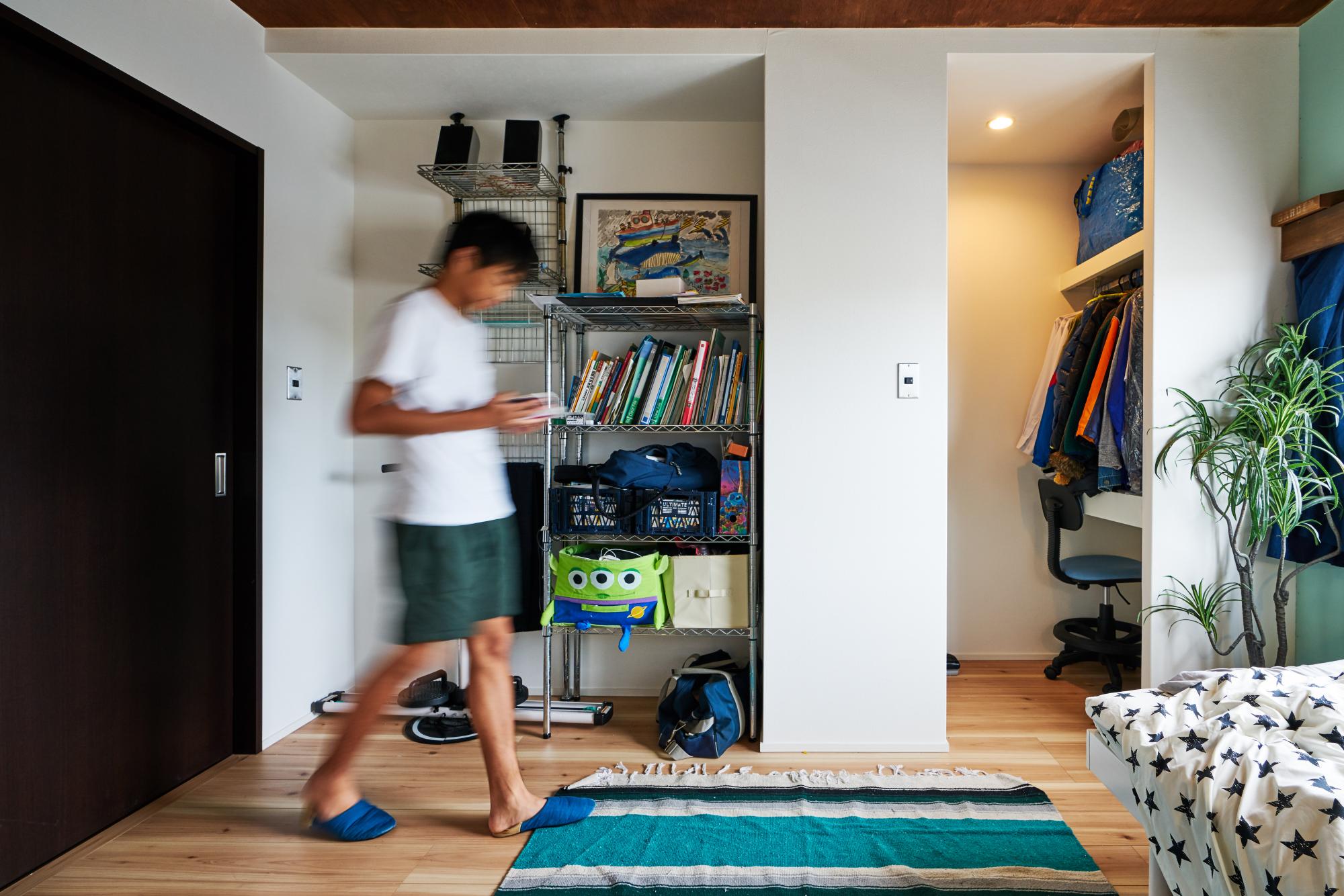 オープンクローゼットを設けたボーイズルームのリノベーション事例