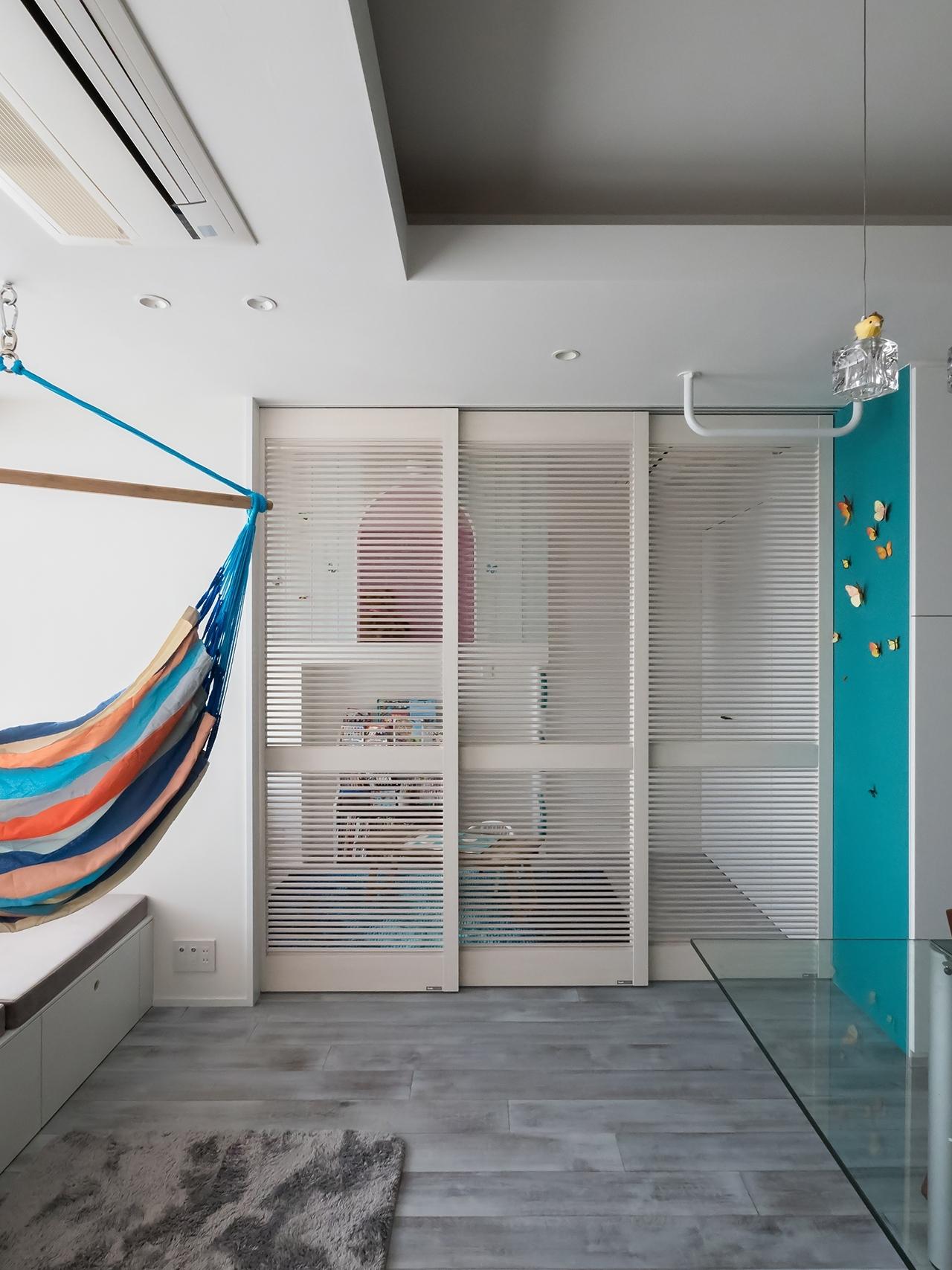 梯子で上る吊りベッドは、子どもたちの秘密基地のリノベーション事例