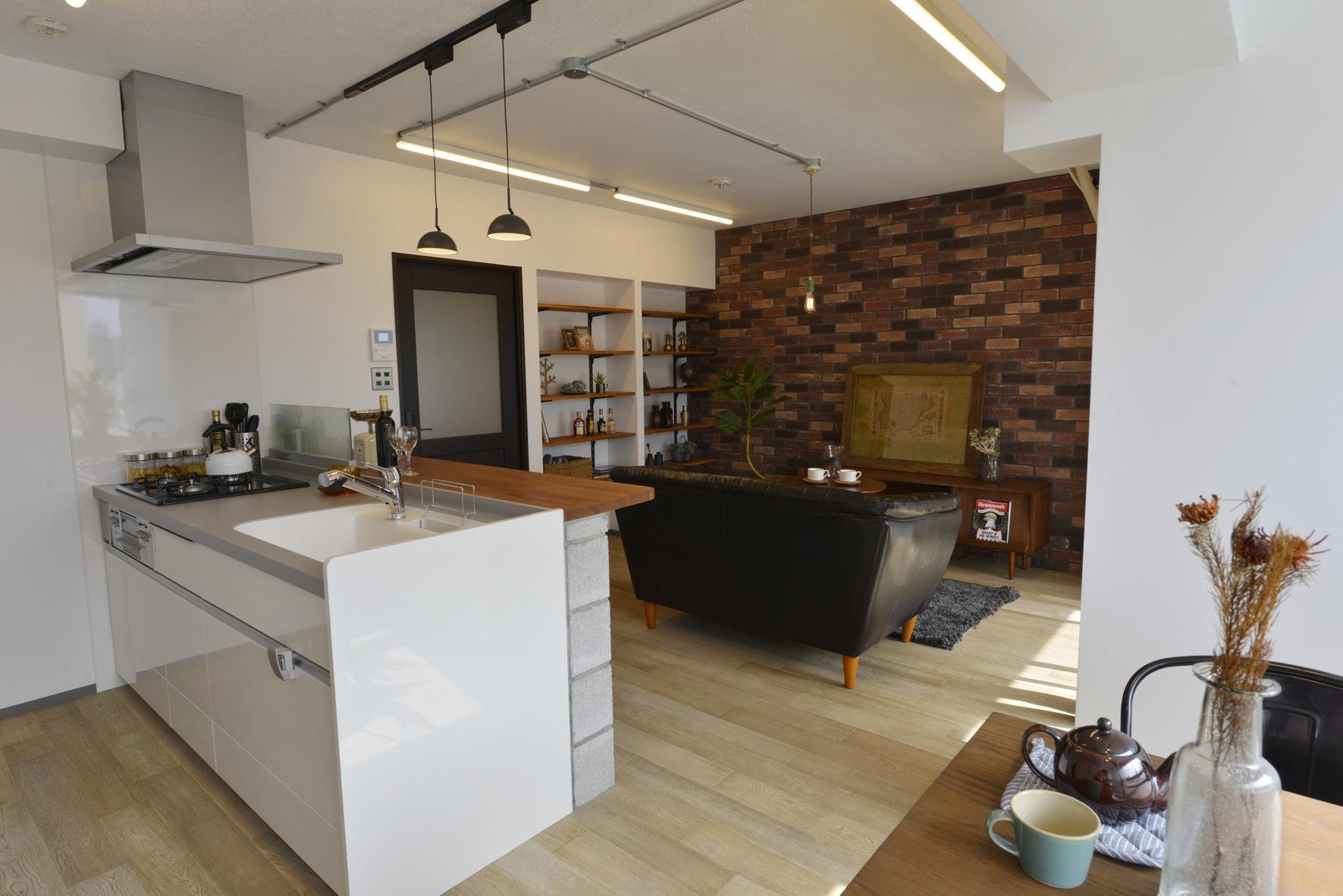 アンティーク家具にぴったりな部屋のリノベーション事例