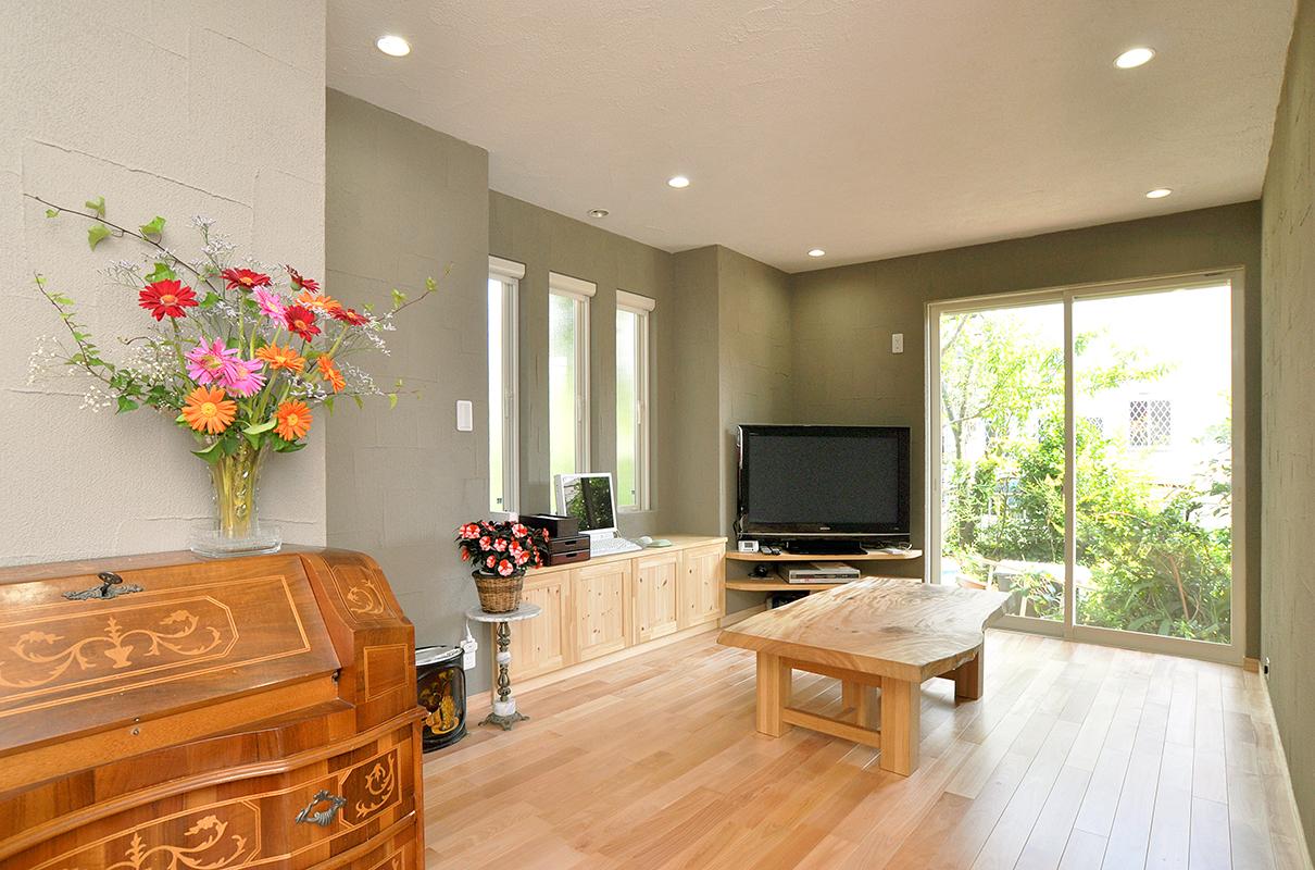 窓の外から楽しむボタニカルライフのリノベーション事例