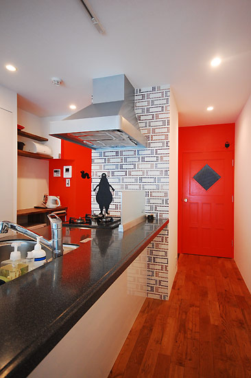 モダンとポップの融合がキュートな新しい空間のリノベーション事例