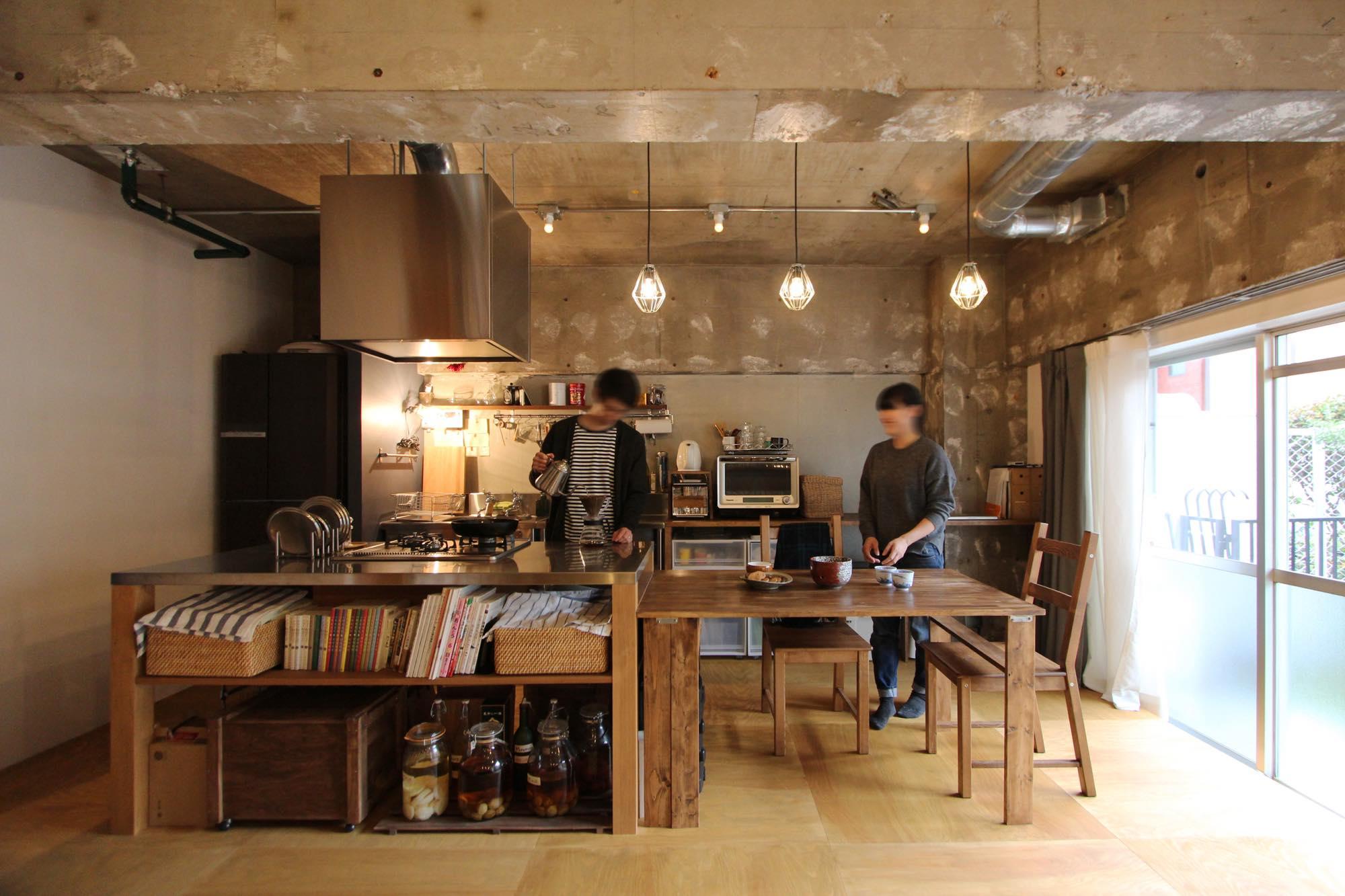 所持している本もインテリアとして一役担うテレビ周りの空間が印象的のリノベーション事例