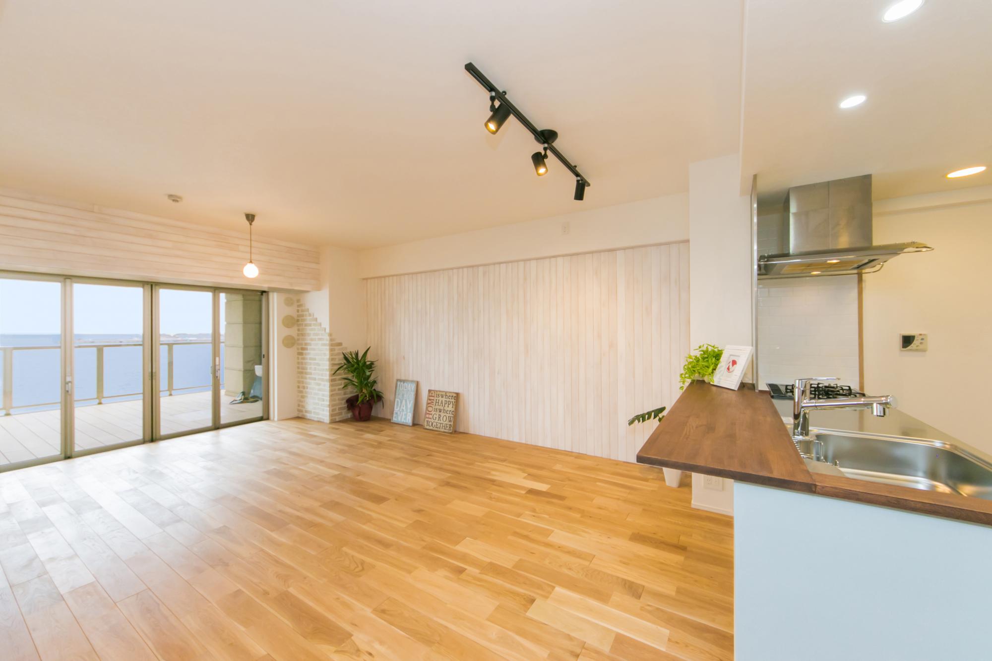 オーシャンビューが最大のインテリアのリノベーション事例