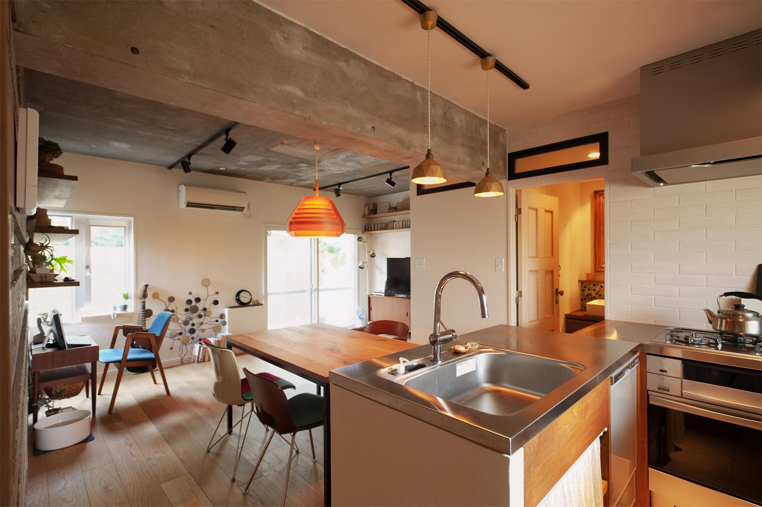 素材感を活かして温もりを感じられる空間のリノベーション事例