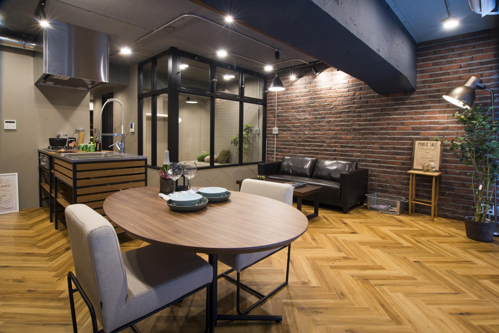 室内に引き込まれるような玄関のリノベーション事例