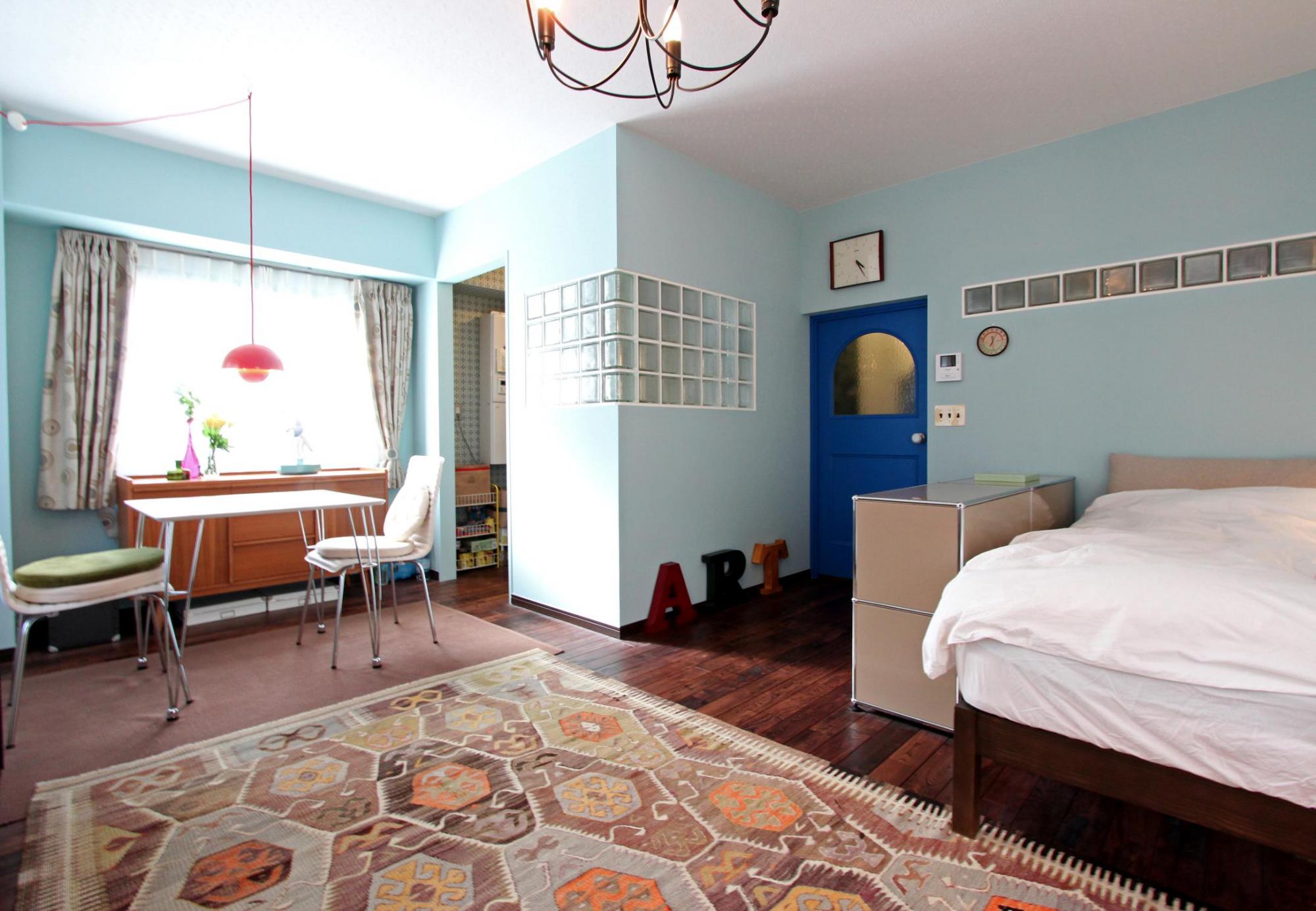 ガラスブロックでガーリーな部屋をさらに引き立てるのリノベーション事例