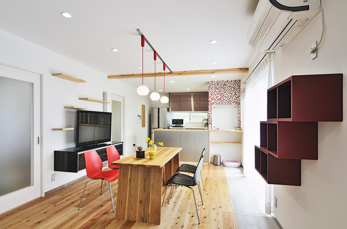 愛猫も孫も走り回ってほしいという思いで実現された広々リビングのリノベーション事例