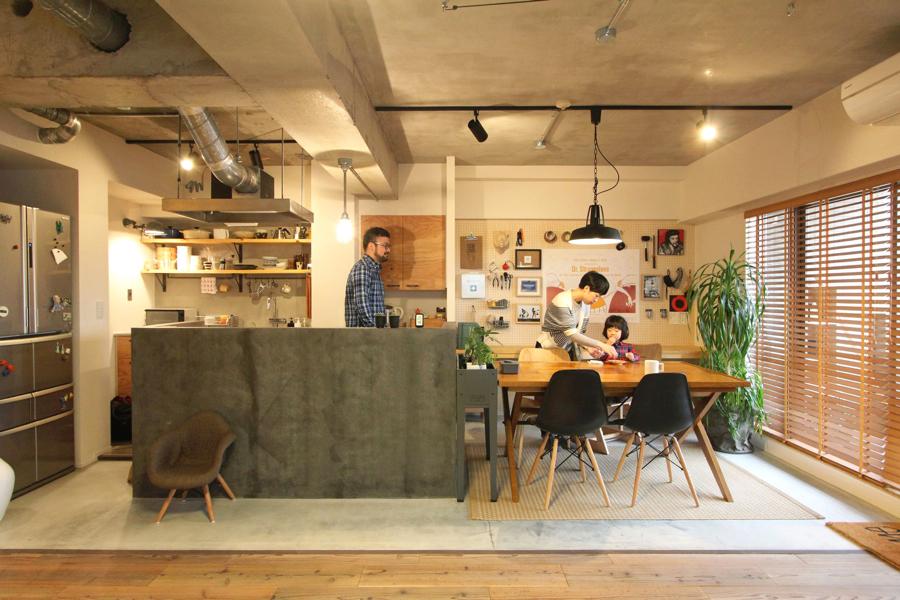 モルタルの床で空間を仕切っておしゃれにのリノベーション事例