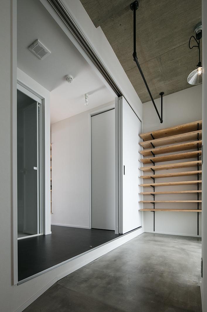 広い土間が便利なマンション玄関のリノベーション事例