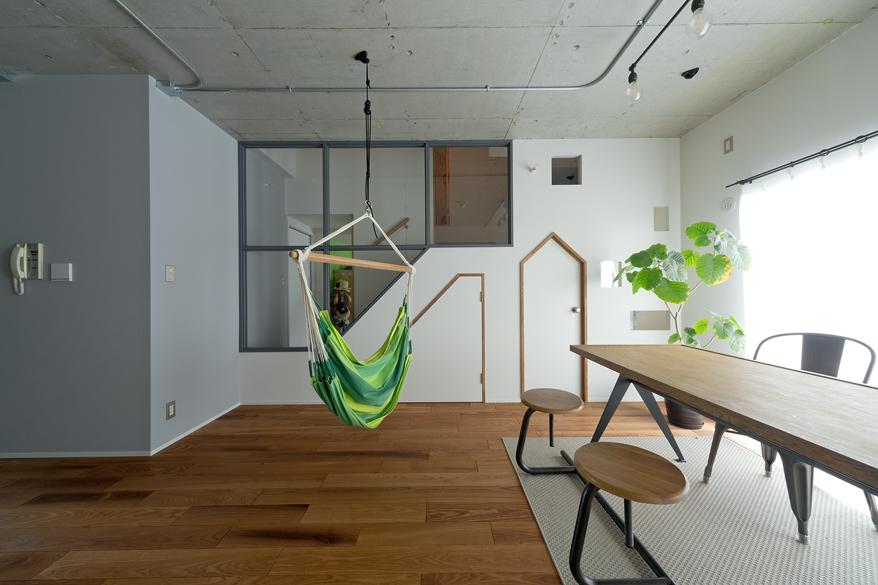 リビングにもちょっとした遊び場空間のリノベーション事例