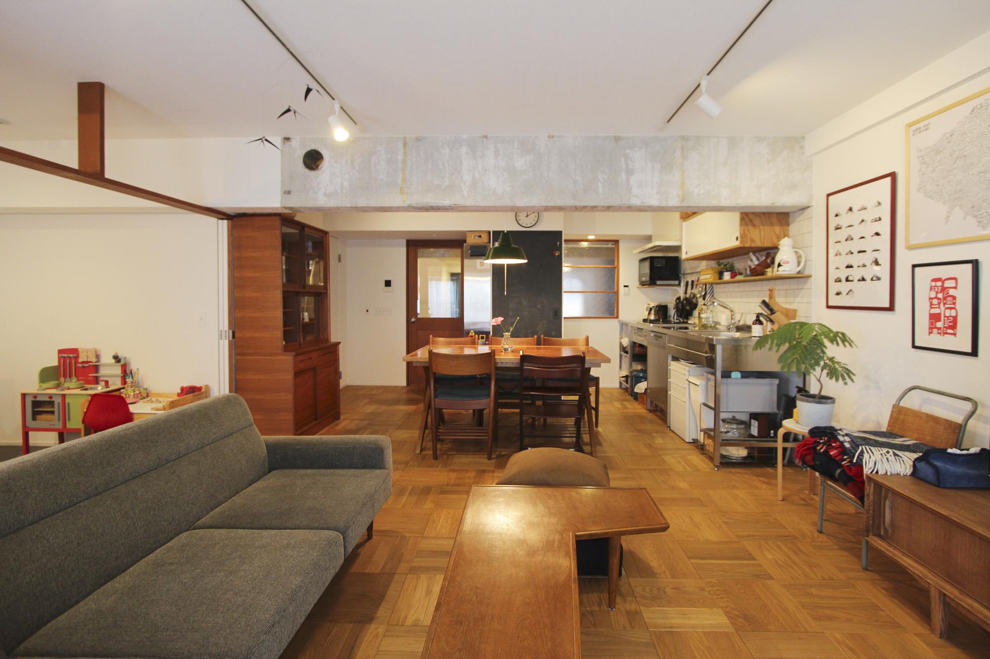 ホワイトと木材のシンプルで美しい空間のリノベーション事例