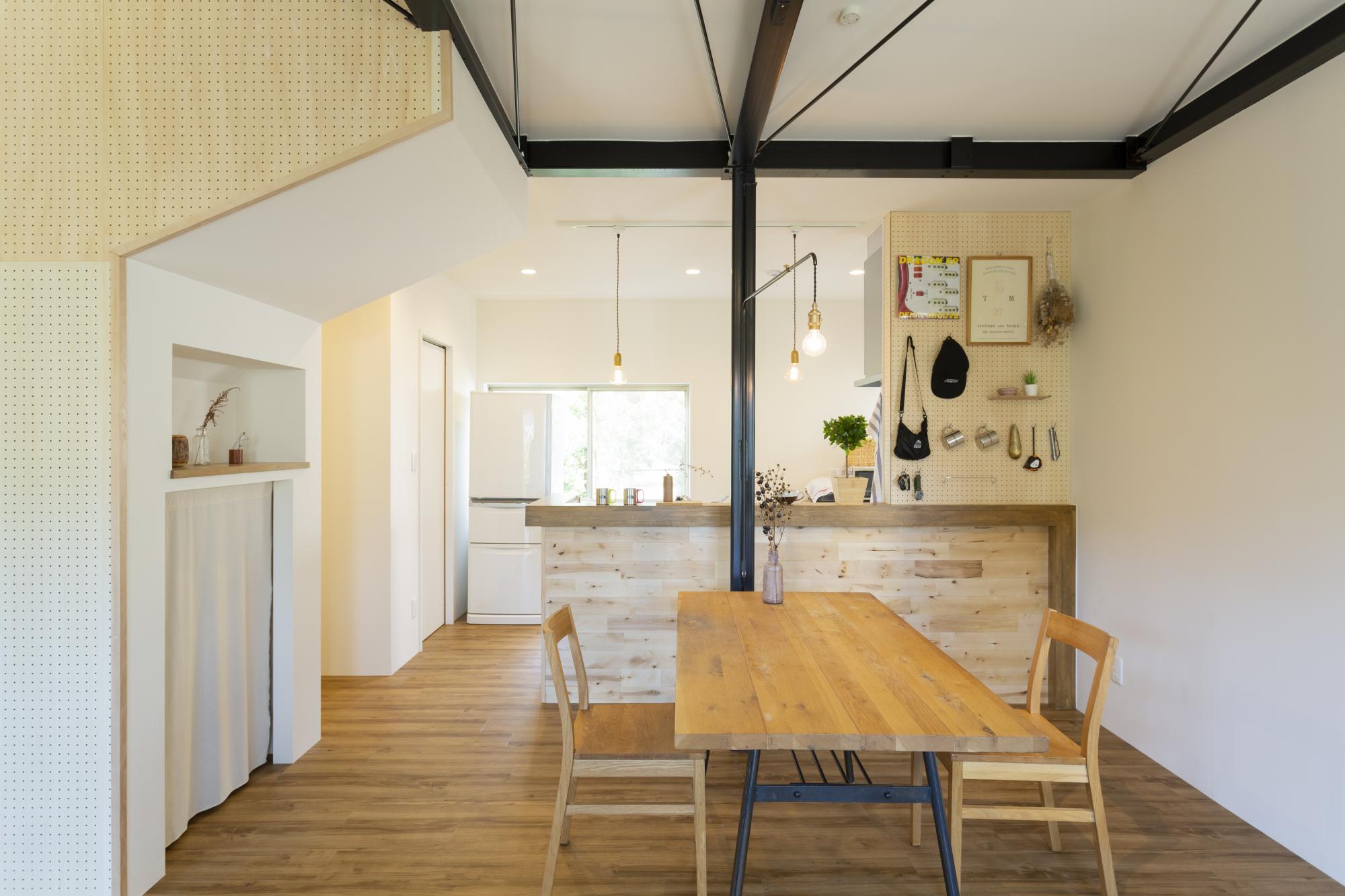 現しの構造もデザインの一部にのリノベーション事例