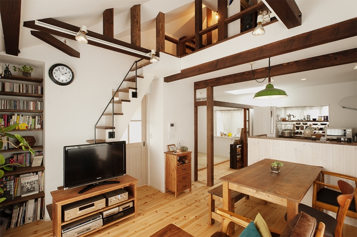 LDKを1階から2階へ。きちっと仕切らない間取りの工夫のリノベーション事例