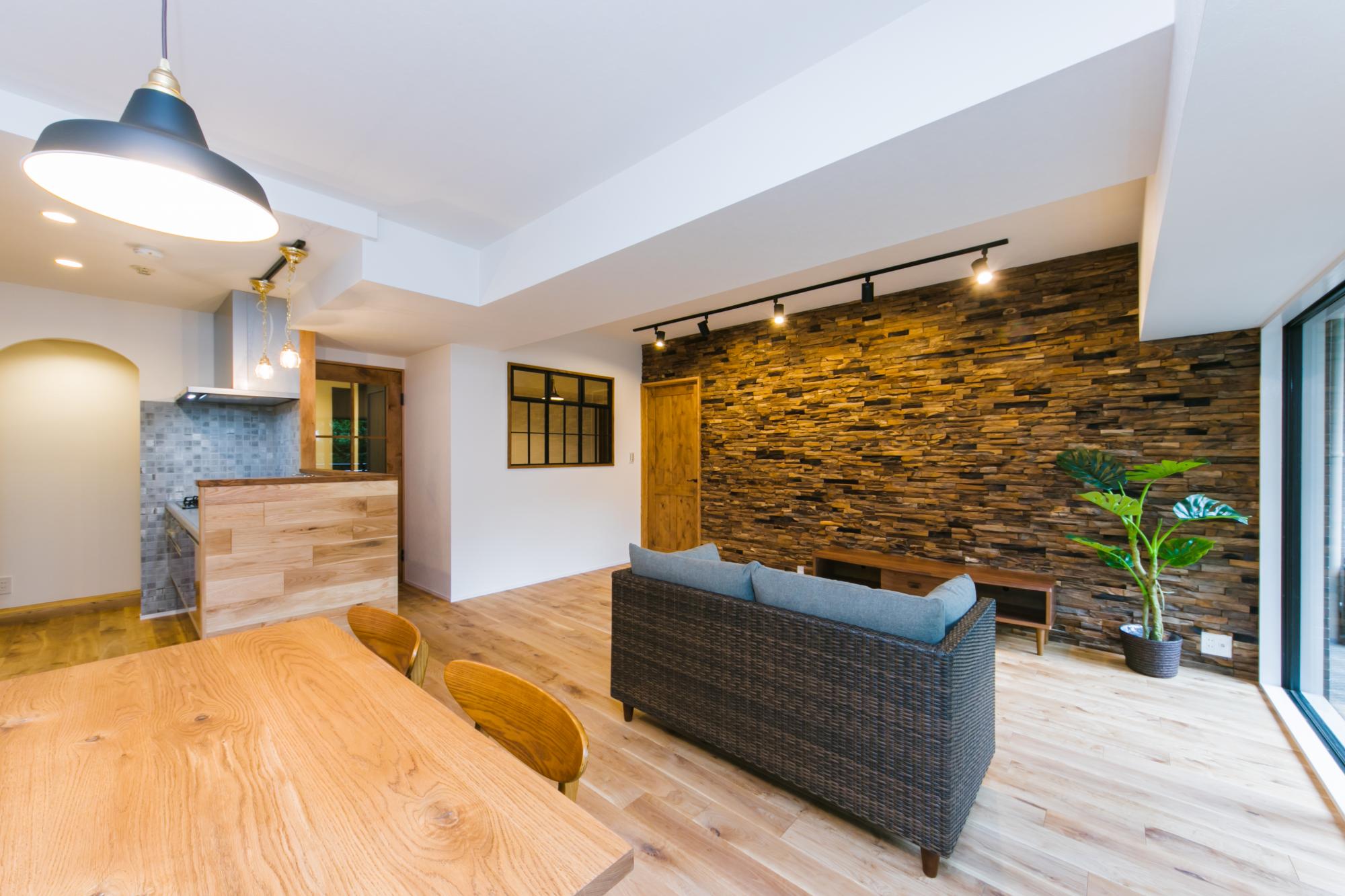 贅沢に木を使った上質な空間のリノベーション事例