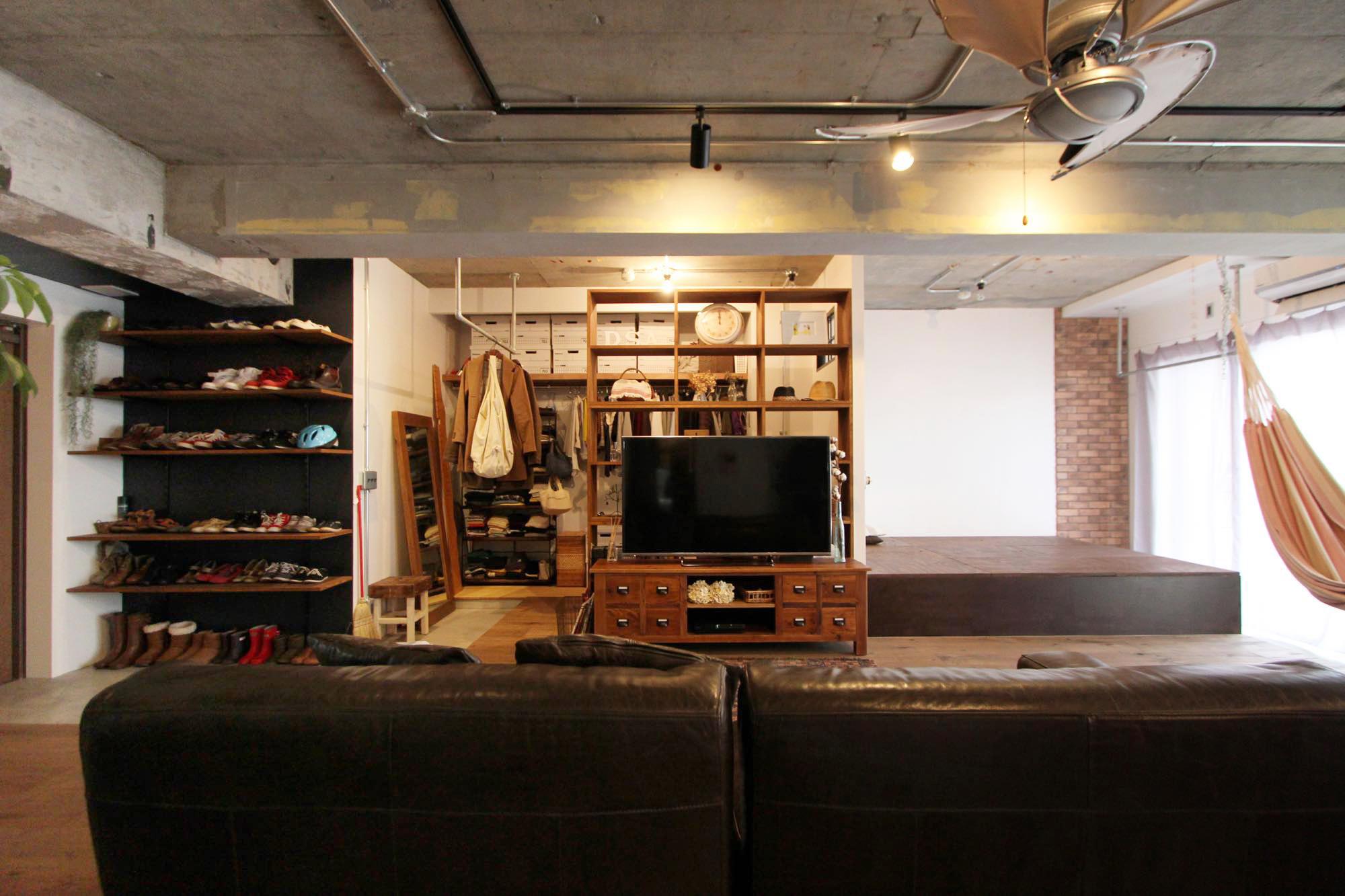 3LDK→1ROOM。高低差やインテリアでゾーニングのリノベーション事例