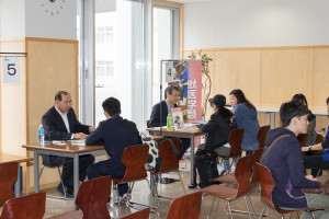 その他にも個別相談ブースで入試のこと、学びのことを詳しく相談している方もいました。