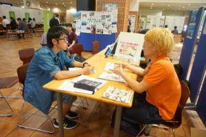 志望学類の教員とお話しした後は志望学類の学生とお話ししてみませんか?ということで、こちらは在学生と話せるなんでも相談コーナーです。先生には緊張して聞けなかったことも歳の近い学生になら聞けちゃいますね!