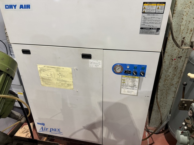 ドライヤ付中圧パッケージコンプレッサ 5,5KW（7,5馬力） 明治機械