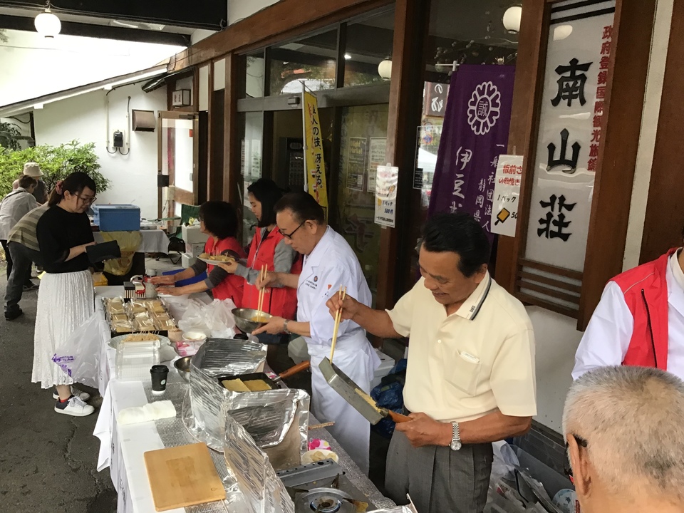 Izu Nagaoka Onsen hot-springs resort walk city