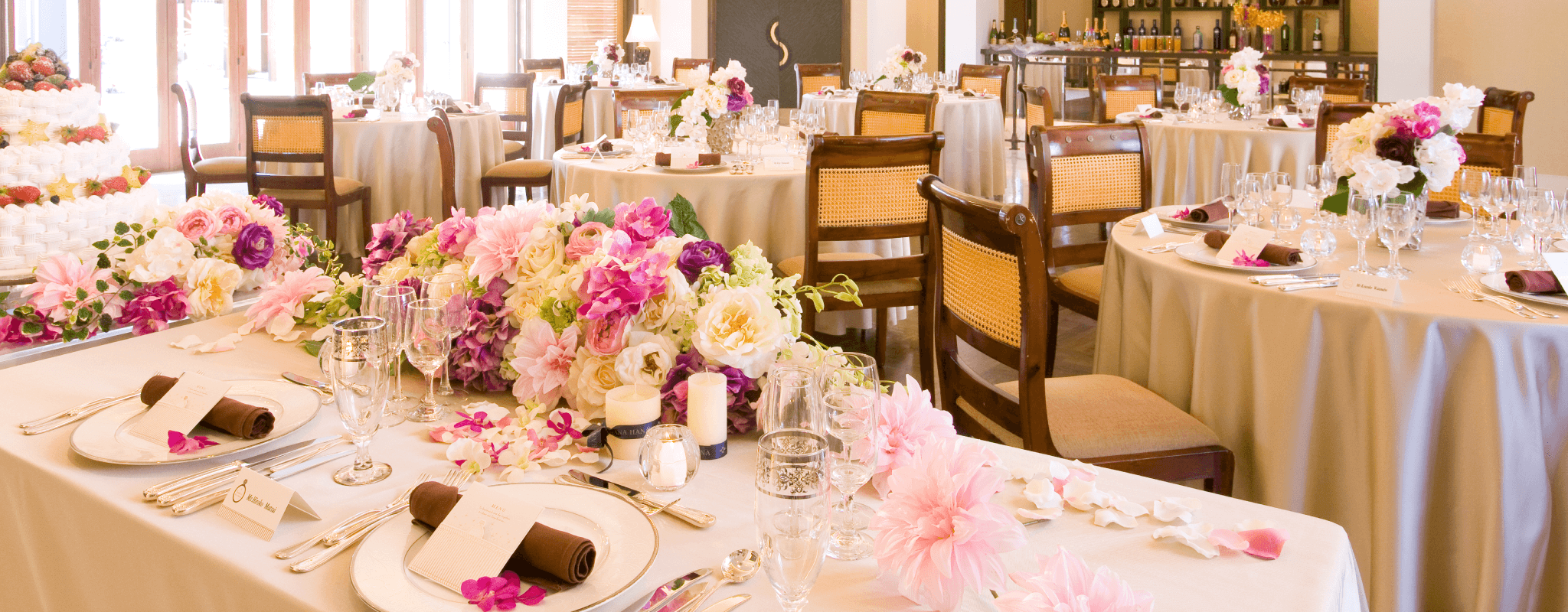 チャペルとガーデンを眺めながらの祝宴