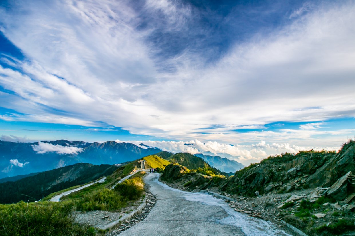 ▲許多山友也會選擇到合歡山欣賞日出。(圖/Shutterstock)