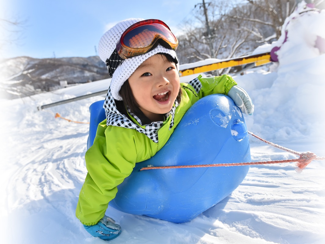 關東苗場滑雪。