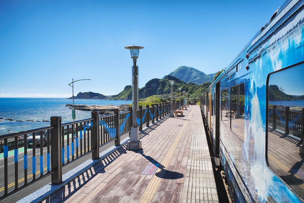 基隆嶼跟我這樣玩!登島繞島看燈塔,加碼推薦基隆嶼周邊美食景點