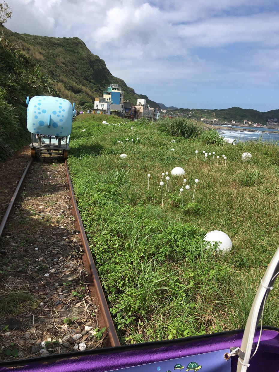 跟著小編玩基隆～搭乘濱海奇基線 來趟深澳鐵道自行車半日遊