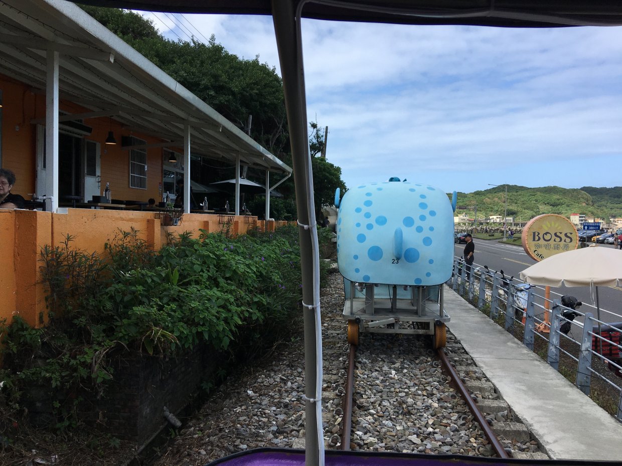 跟著小編玩基隆～搭乘濱海奇基線 來趟深澳鐵道自行車半日遊