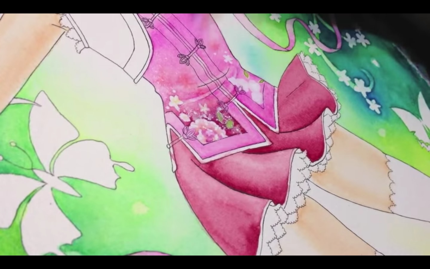 “チャイナ服のベース、柄も描き込みます”