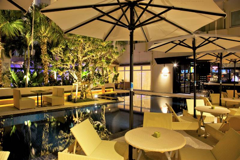 The Poolside Bar and Dining 営業時間