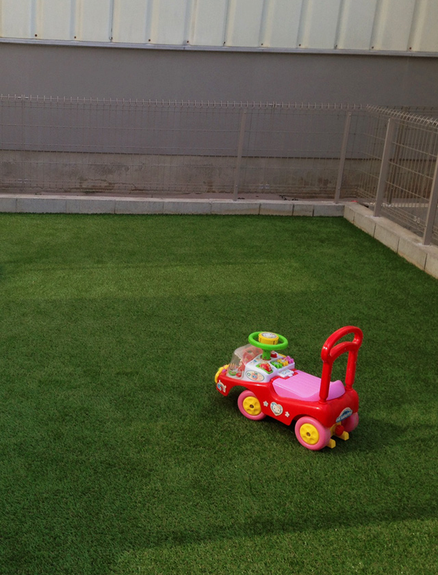 Top 芝lifeは一宮市を中心に人工芝を扱う人工芝専門店です 張替えだけでなく 素敵な外構と合わせた人工芝の張替えのご得提案も行います