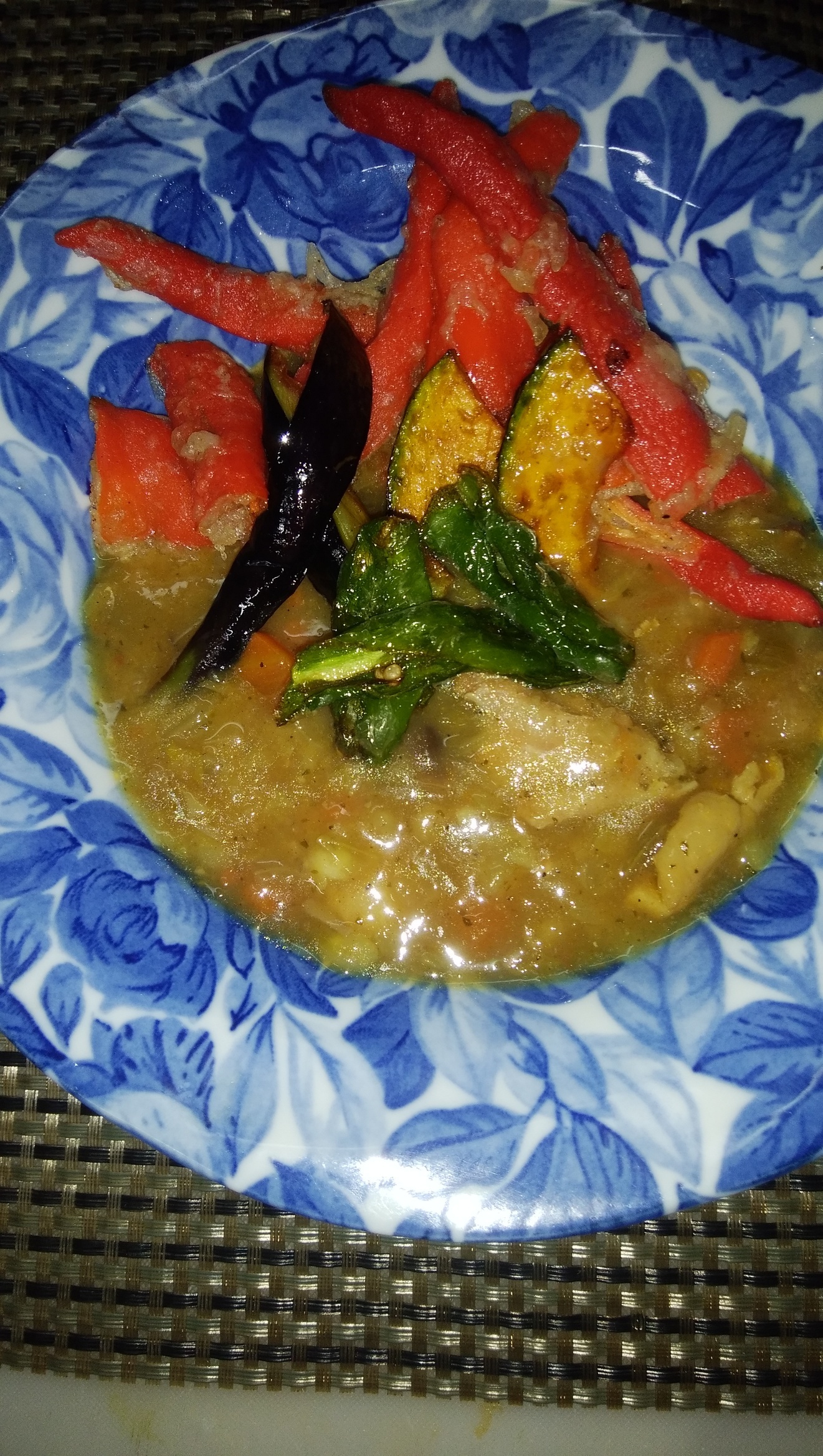 野菜たっぷりカレースープ