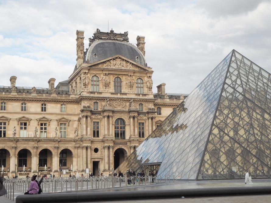 オンラインツアー パリを街歩き ルーブル美術館やエッフェル塔を巡る観光ツアー Peatix