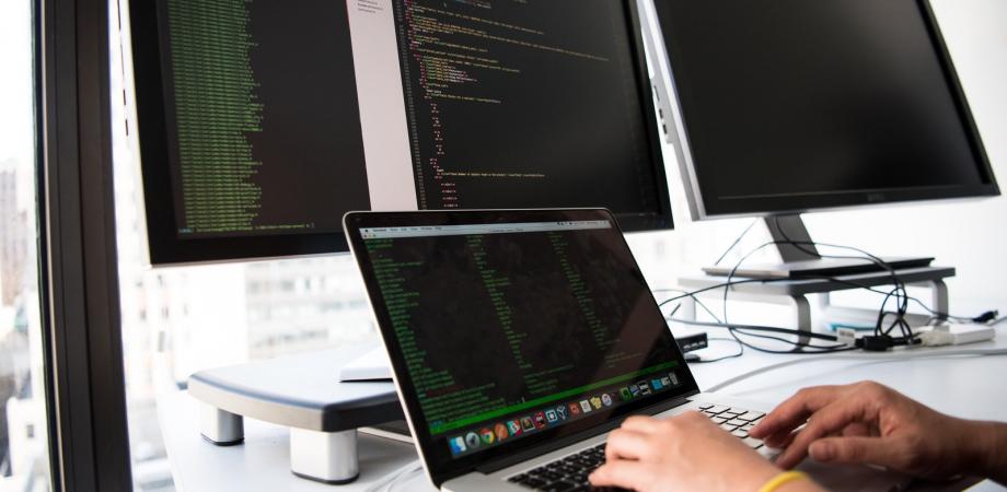 プログラミング未経験から収益化までの7ステップ