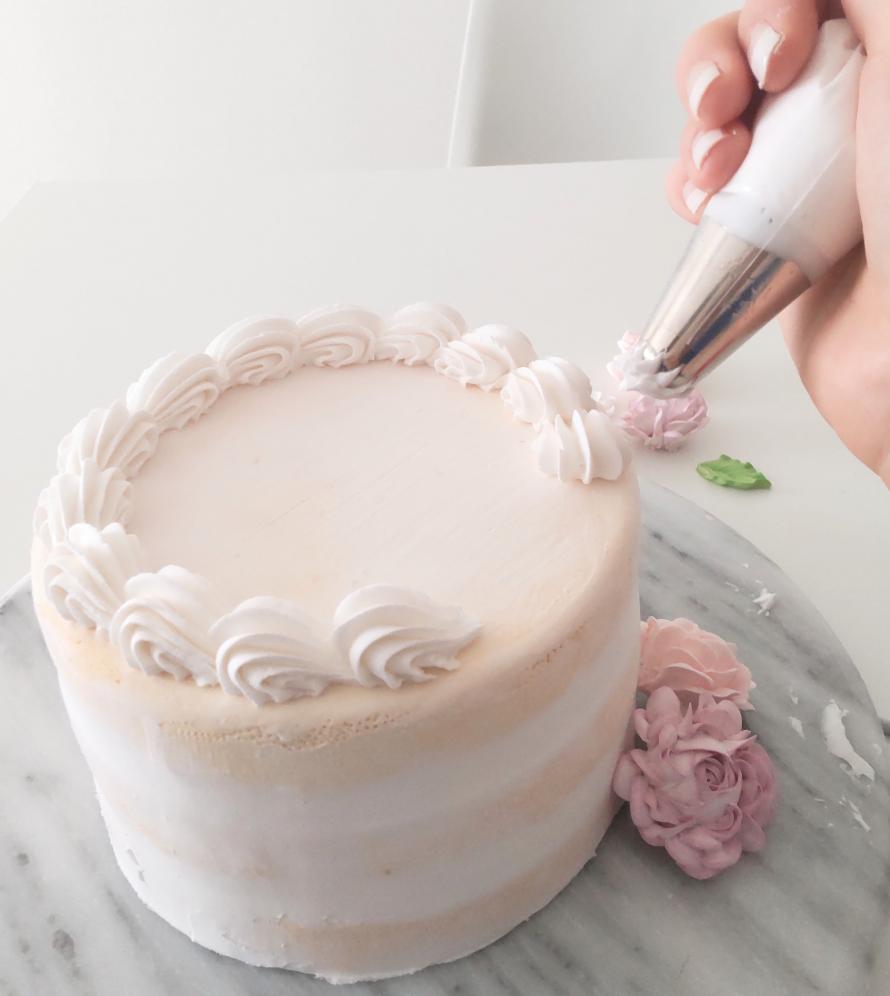 小花と薔薇のクレイケーキ 薔薇と小花のクレイクリームケーキ 婚禮背板 クレイケーキ